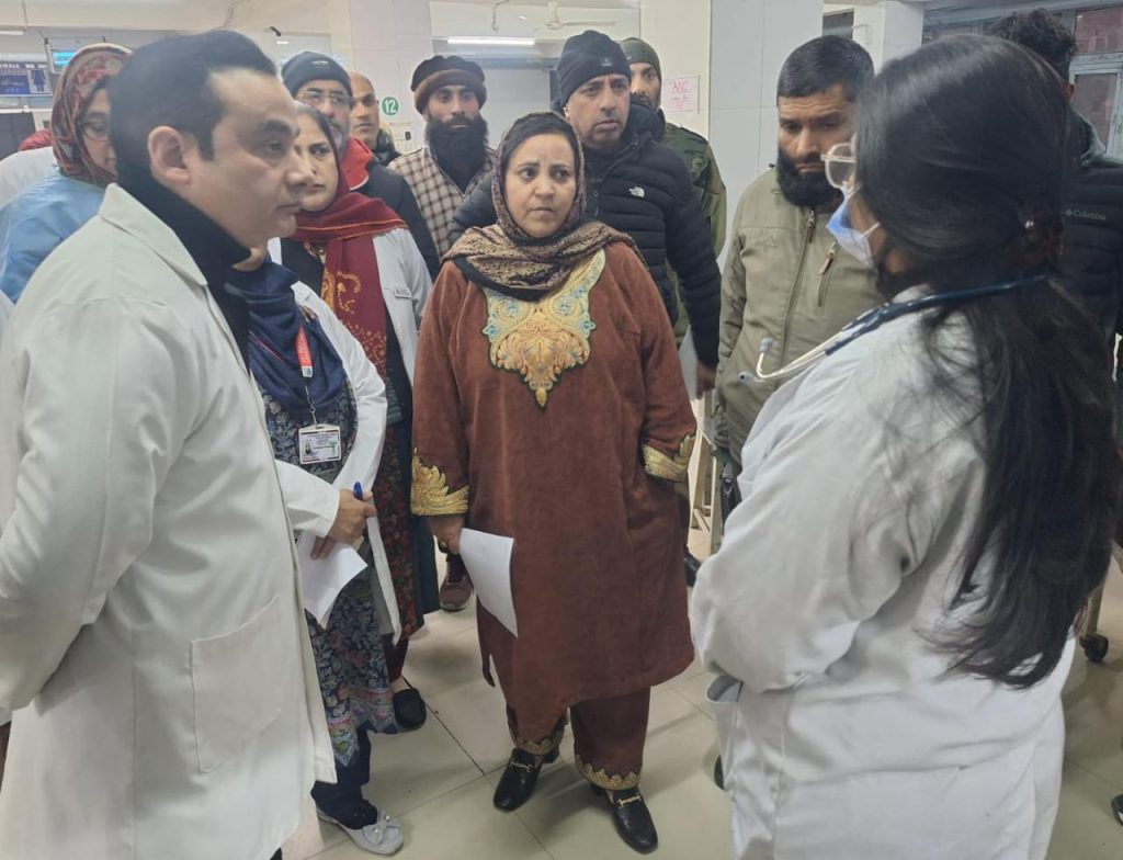 Sakeena Itoo conducts surprise inspection of LD Hospital, assesses healthcare facilitiesInteracts with patients, attendants